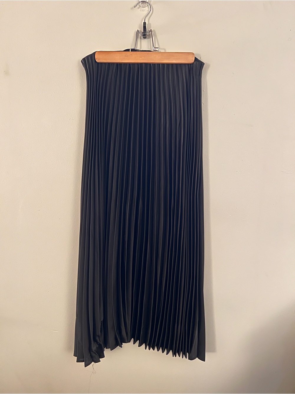 House of Harlow 1960 Black Pleated Midi Skirt